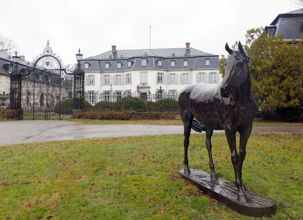 Gestüt Schlenderhan celebrated its 150th anniversay in 2019. Apart from Adlerflug, it has also stood Monsun, four times Champion Sire in Germany, whose life-sized statue stands in front of the main house