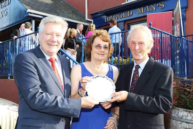 Whytemount Stud’s Ronnie and Linda O’Neill, pictured here being presented with a Connolly’s Red Mills The Irish Field Breeder of the Month Award for Outlander by Joe Connolly (left) (photo courtesy of Caroline Norris & The Irish Field)